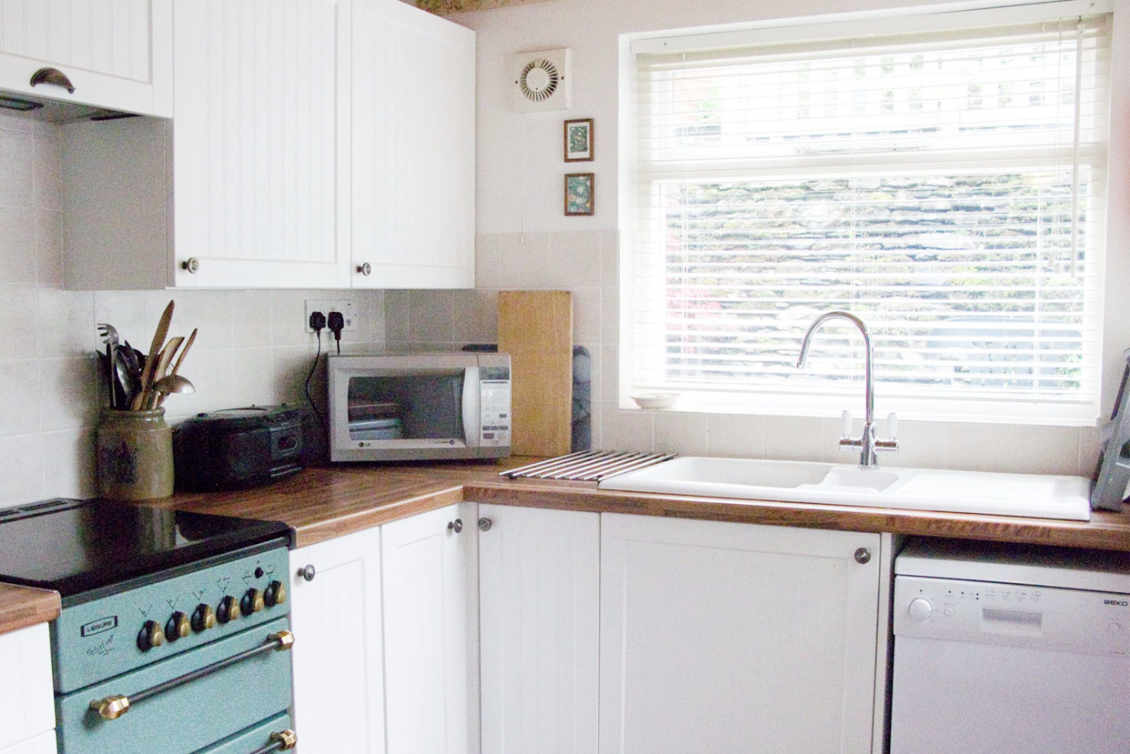 holly_howe_kitchen@2x